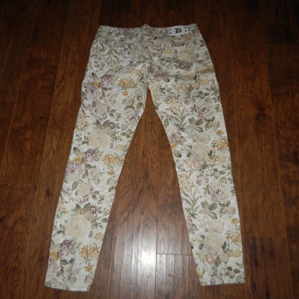 Dollhouse size 7 skinny stretch floral jeans
